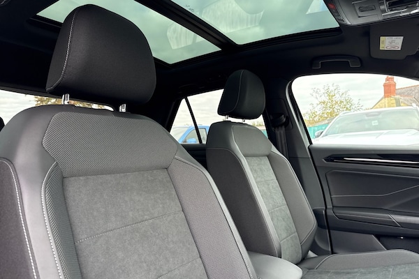 Used Volkswagen T-Roc 2025 for sale - 76300380: Photo 23