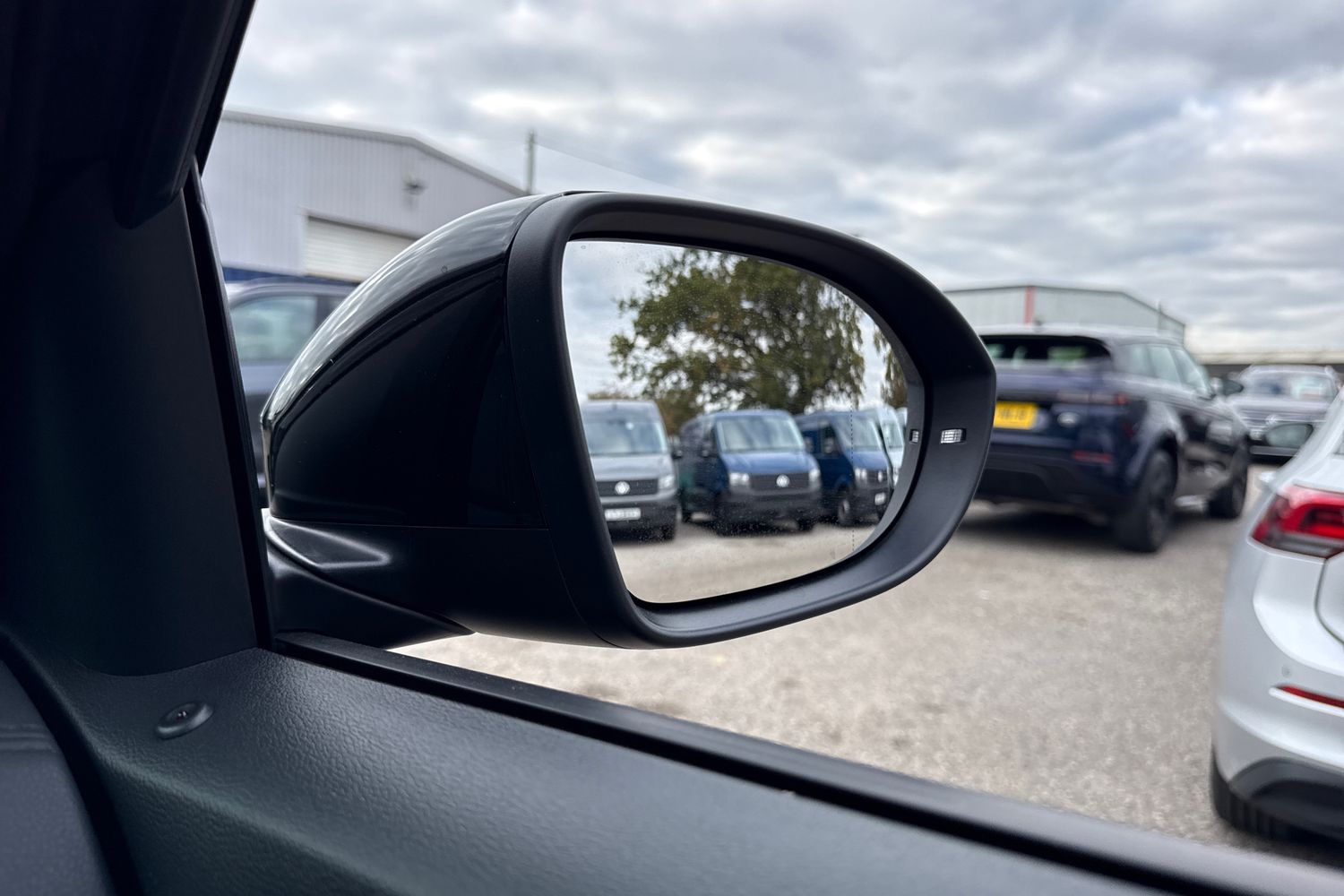 Used Volkswagen T-Roc 2025 for sale - 76300380: Photo 38