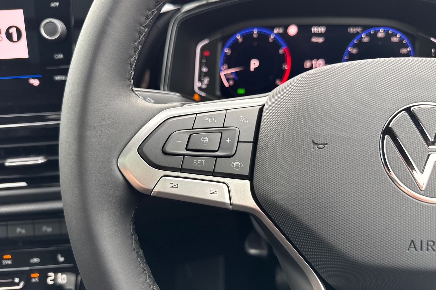 Used Volkswagen T-Roc 2025 for sale - 76300380: Photo 44