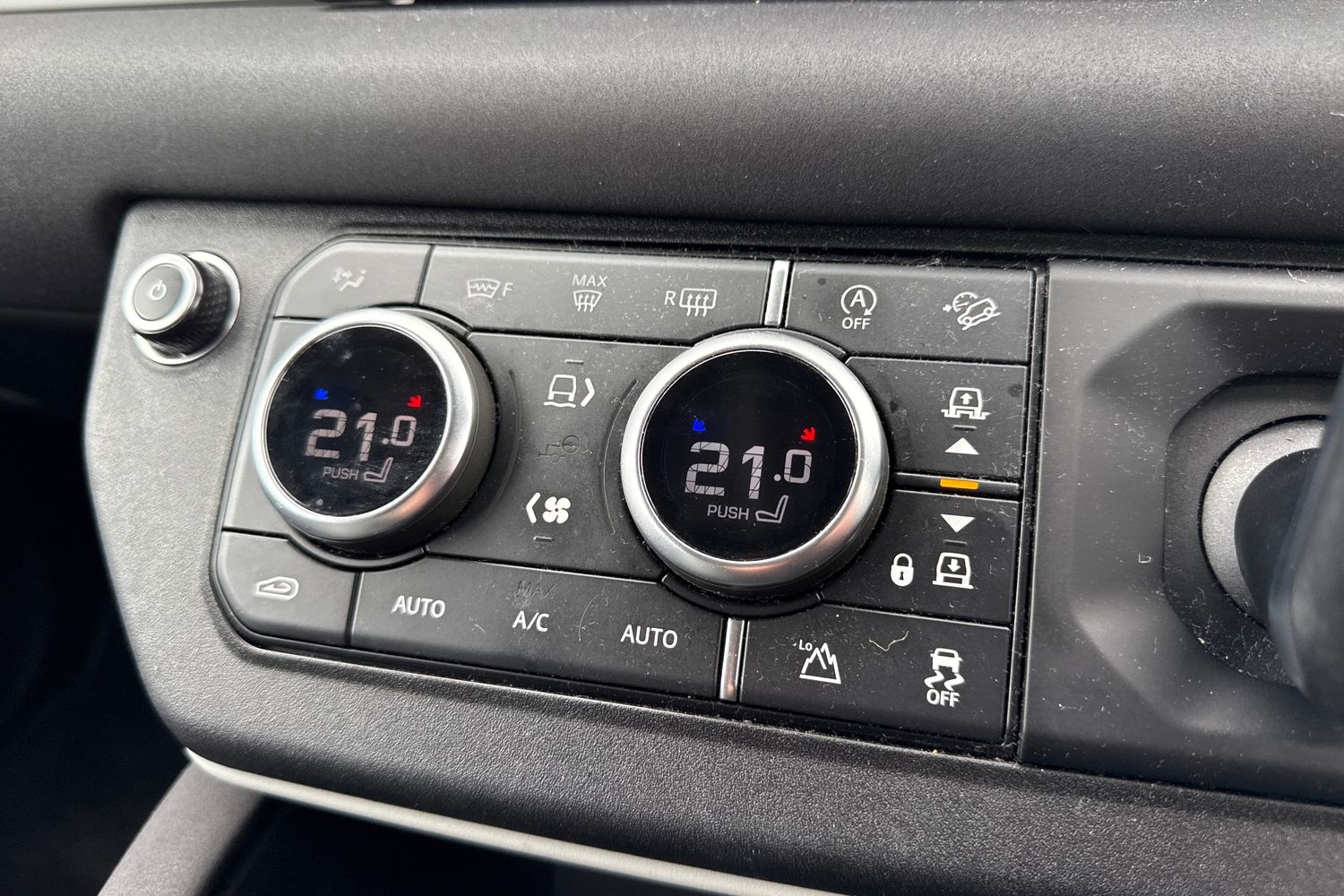 Used Land Rover Defender 110 2020 for sale - 76236829: Photo 22