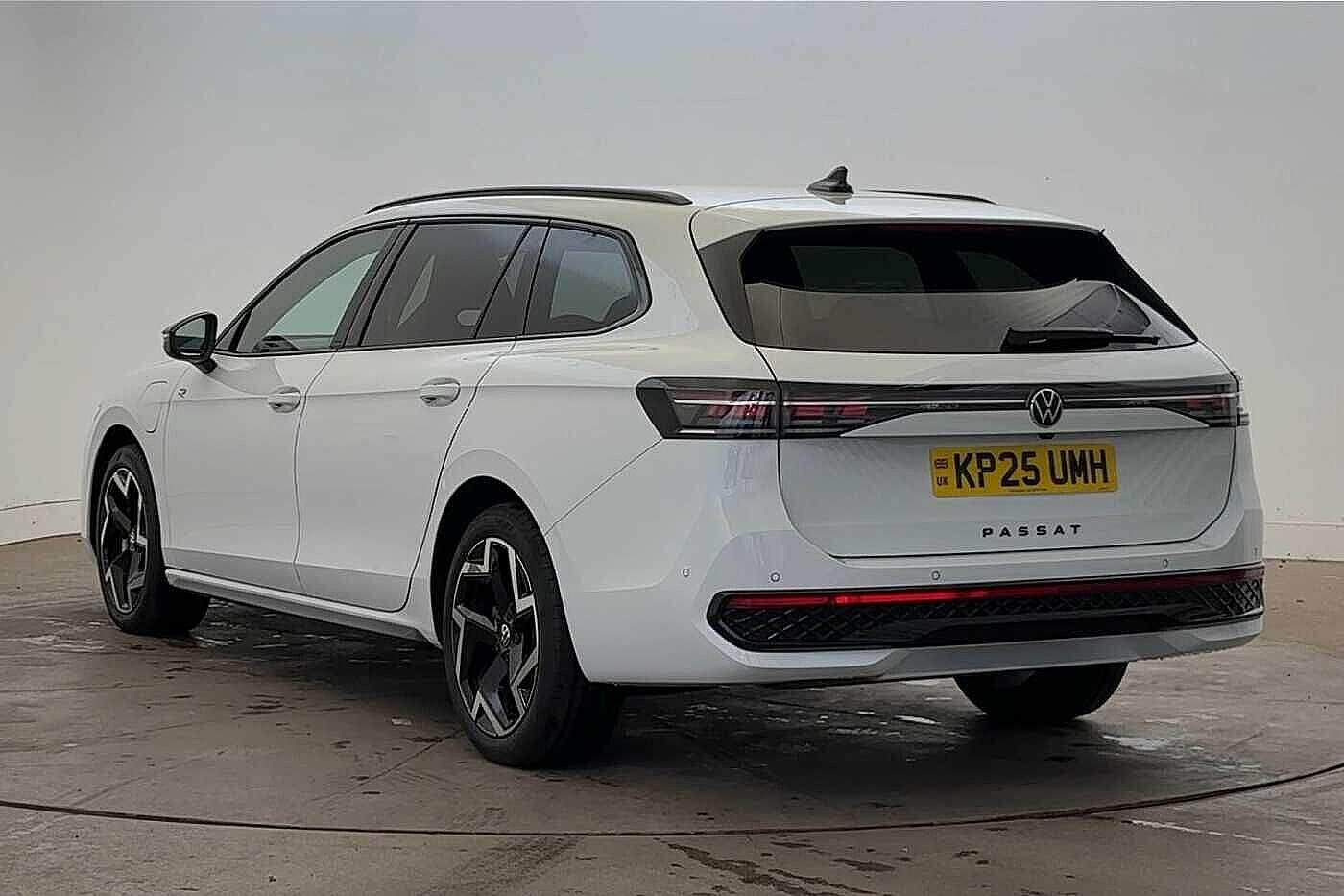 Used Volkswagen Passat 2025 for sale - 76884140: Photo 3