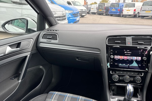 Used Volkswagen Golf 2017 for sale - 76148942: Photo 20