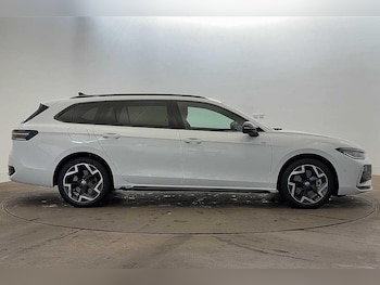 Used Volkswagen Passat 2025 for sale - 77236039: Photo