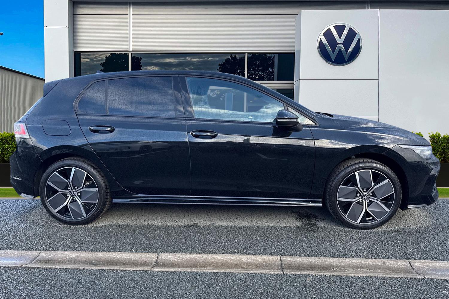 Used Volkswagen Golf 2025 for sale - 76353140: Photo 3