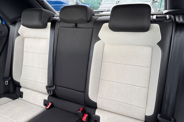 Used Volkswagen T-Roc 2023 for sale - 75995930: Photo 18
