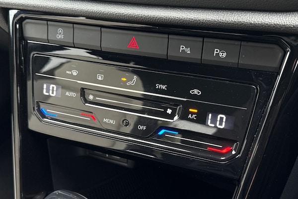 Used Volkswagen T-Roc 2023 for sale - 75995930: Photo 21