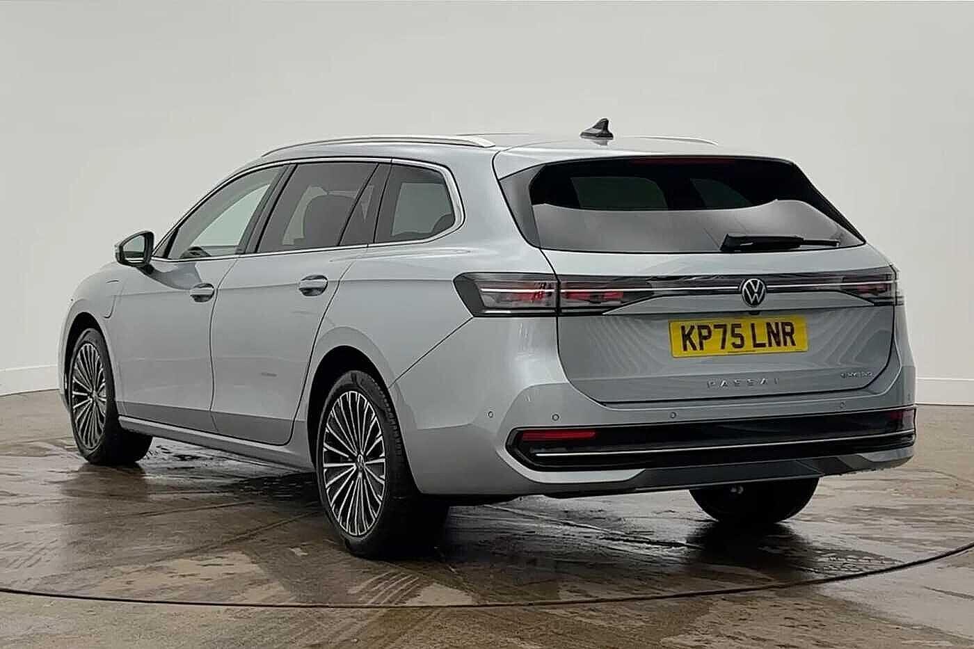 Used Volkswagen Passat 2025 for sale - 77463195: Photo 3