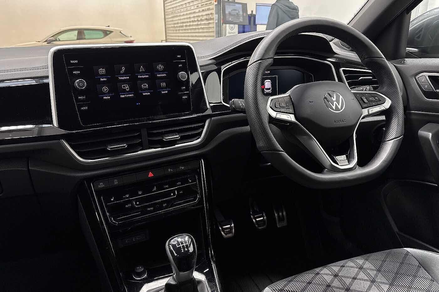 Used Volkswagen T-Roc 2025 for sale - 76836340: Photo 2