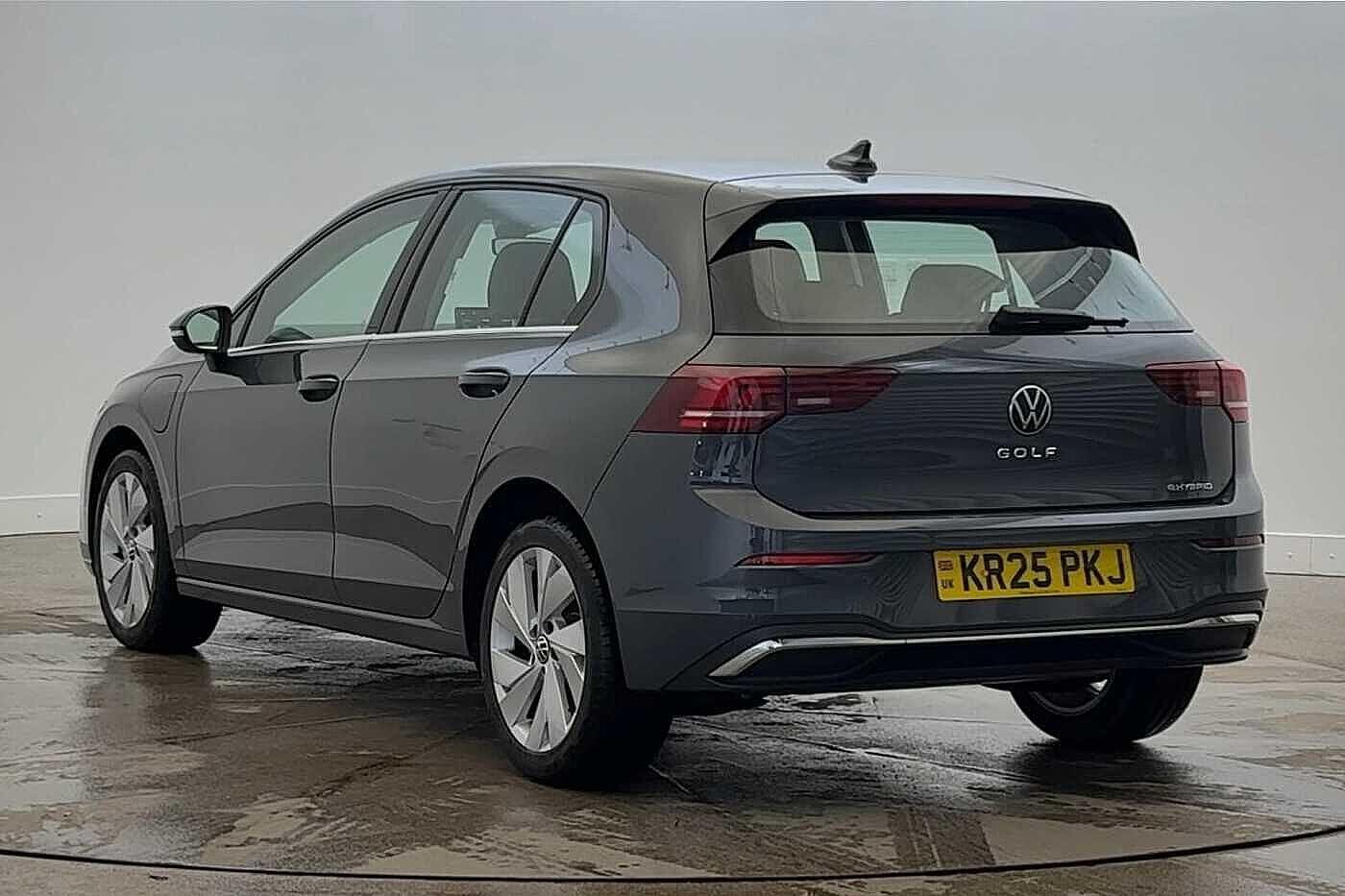 Used Volkswagen Golf 2025 for sale - 76820104: Photo 3