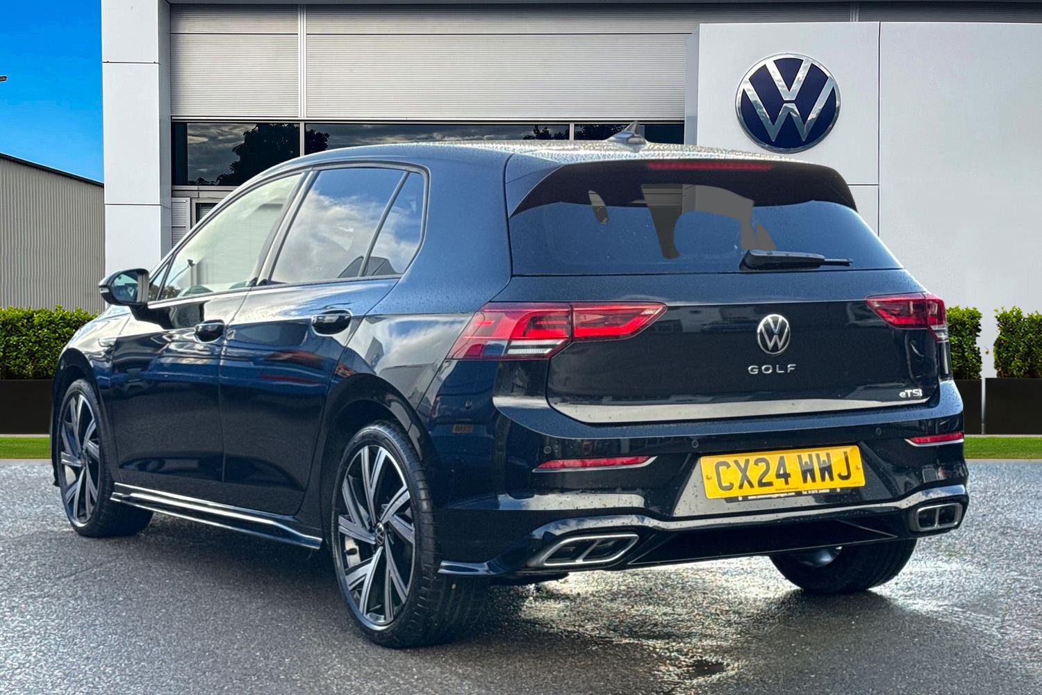 Used Volkswagen Golf 2024 for sale - 76374693: Photo 2