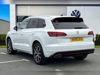 Used Volkswagen Touareg 2019 for sale - 76224682: Photo 2