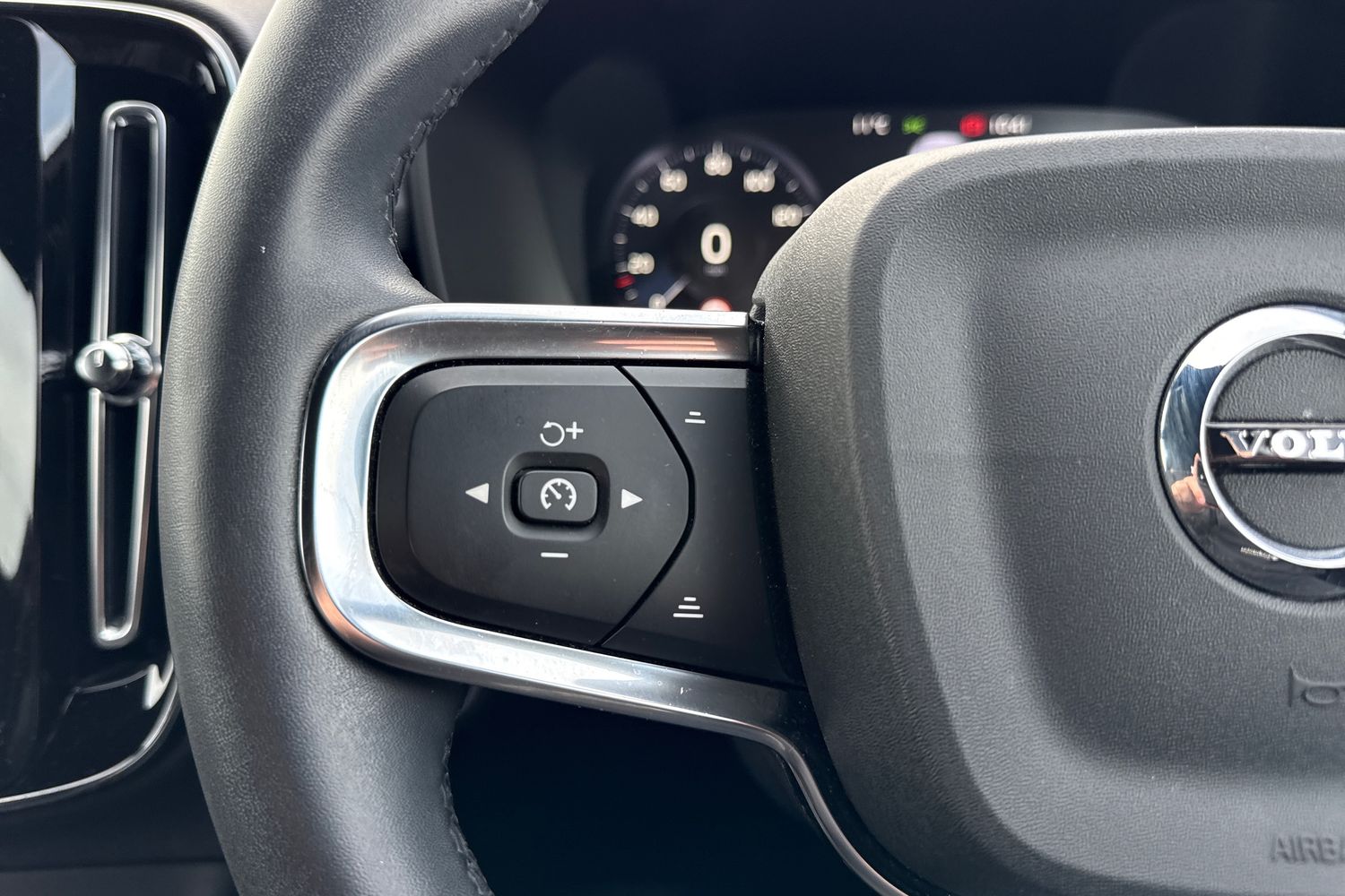 Used Volvo XC40 2022 for sale - 77642071: Photo 42