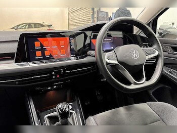 Used Volkswagen Golf 2024 for sale - 77355458: Photo