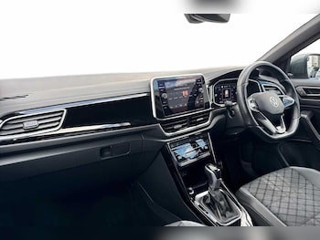 Used Volkswagen T-Roc 2022 for sale - 77820301: Photo