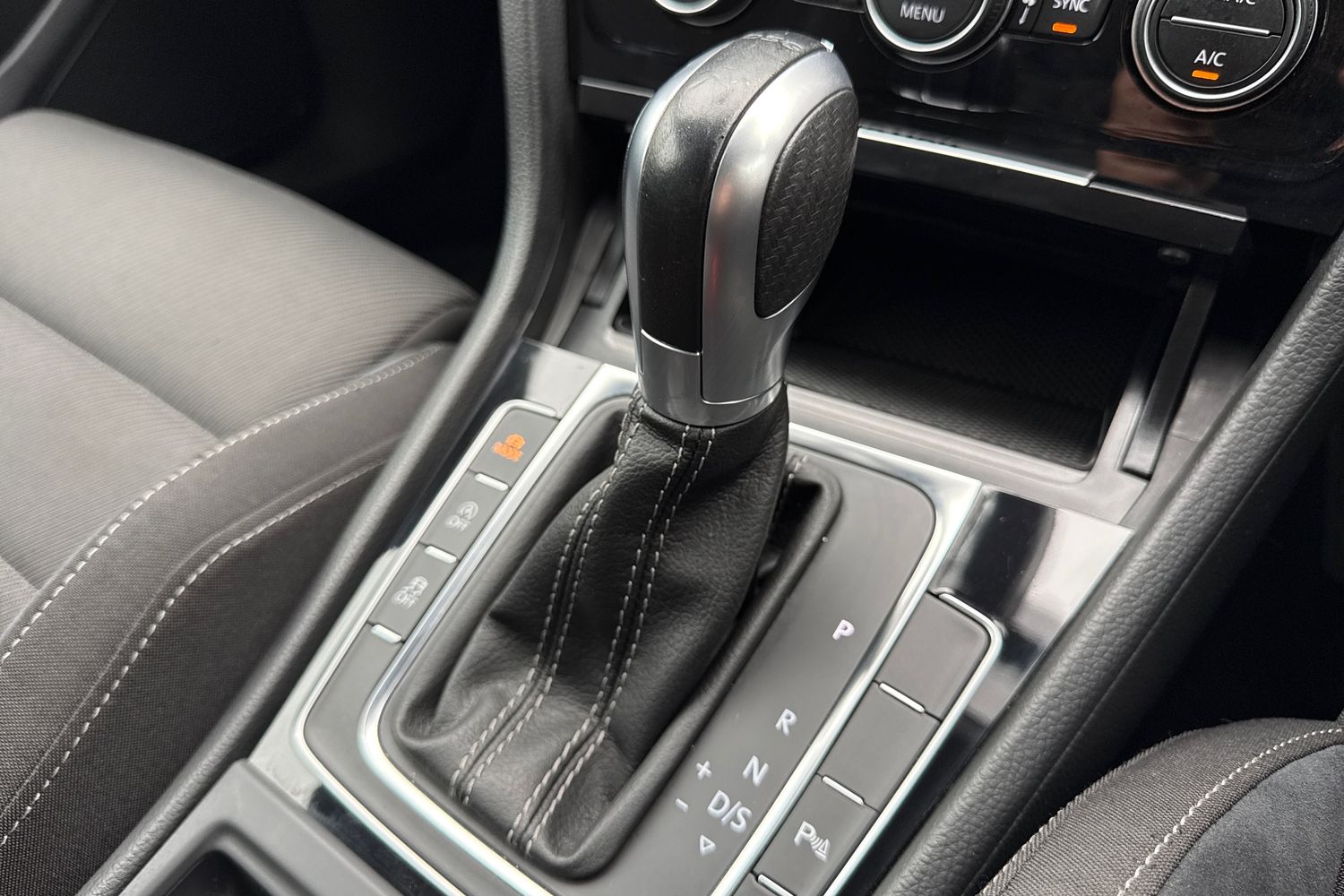 Used Volkswagen Golf 2017 for sale - 76558119: Photo 23