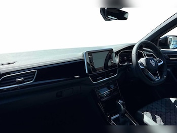 Used Volkswagen T-Roc 2025 for sale - 76250623: Photo 2