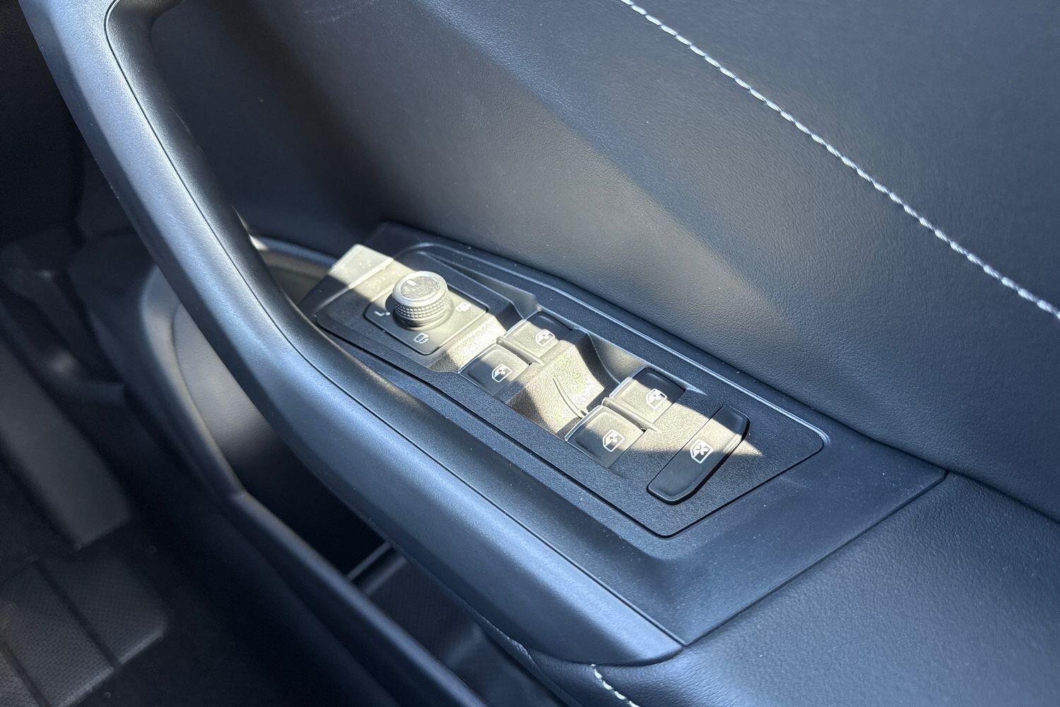 Used Volkswagen T-Roc 2025 for sale - 76250623: Photo 76