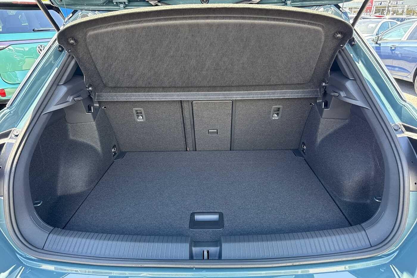 Used Volkswagen T-Roc 2025 for sale - 76250623: Photo 9