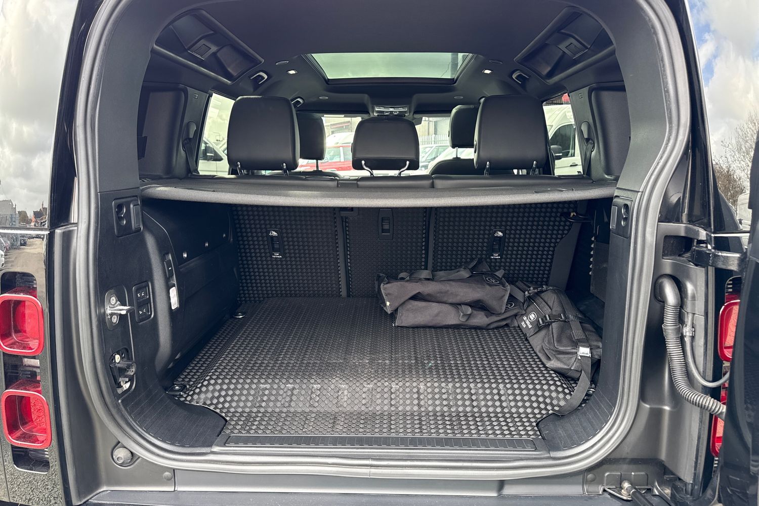 Used Land Rover Defender 110 2023 for sale - 78069999: Photo 7