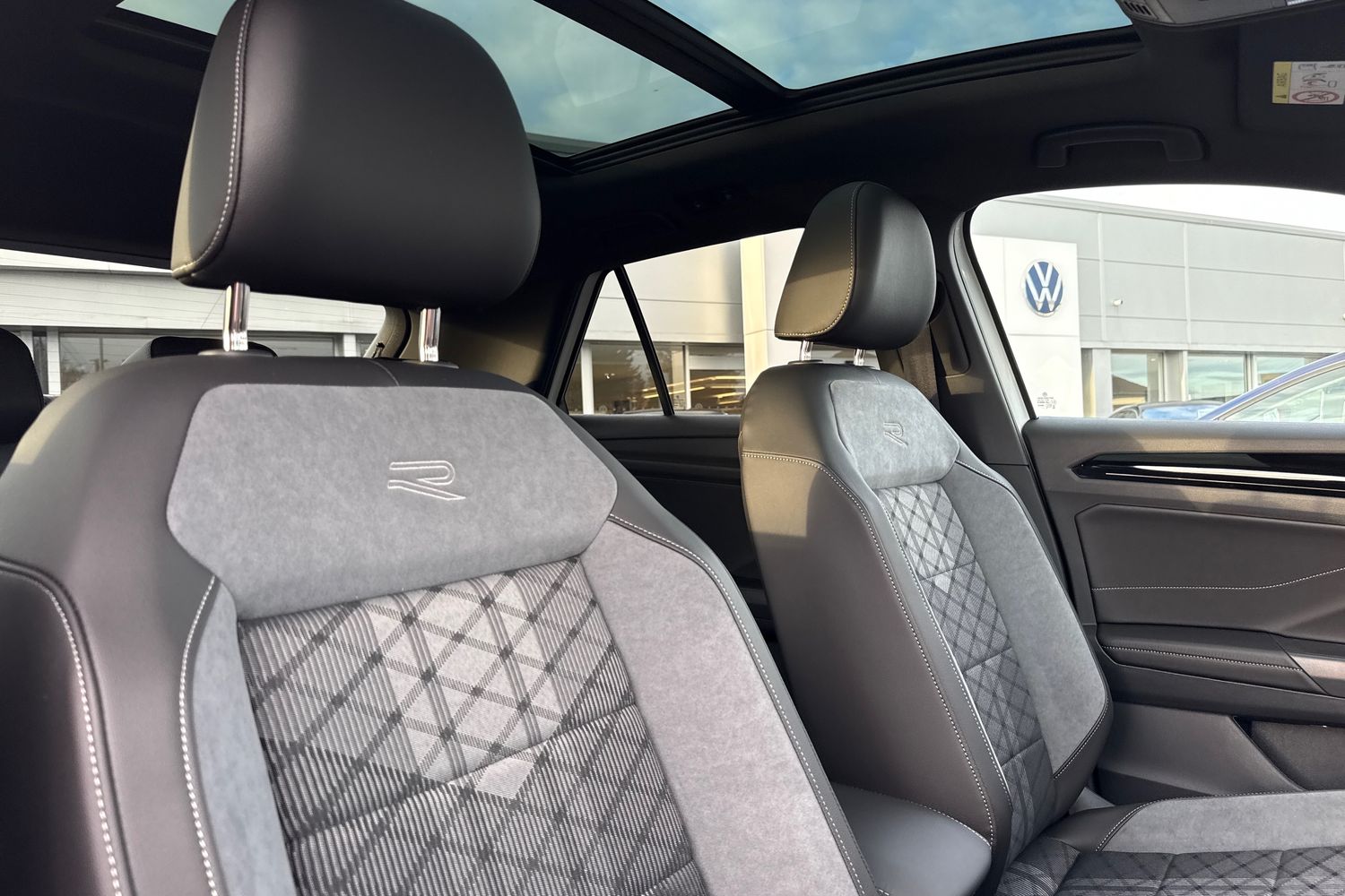 Used Volkswagen T-Roc 2025 for sale - 76106789: Photo 23