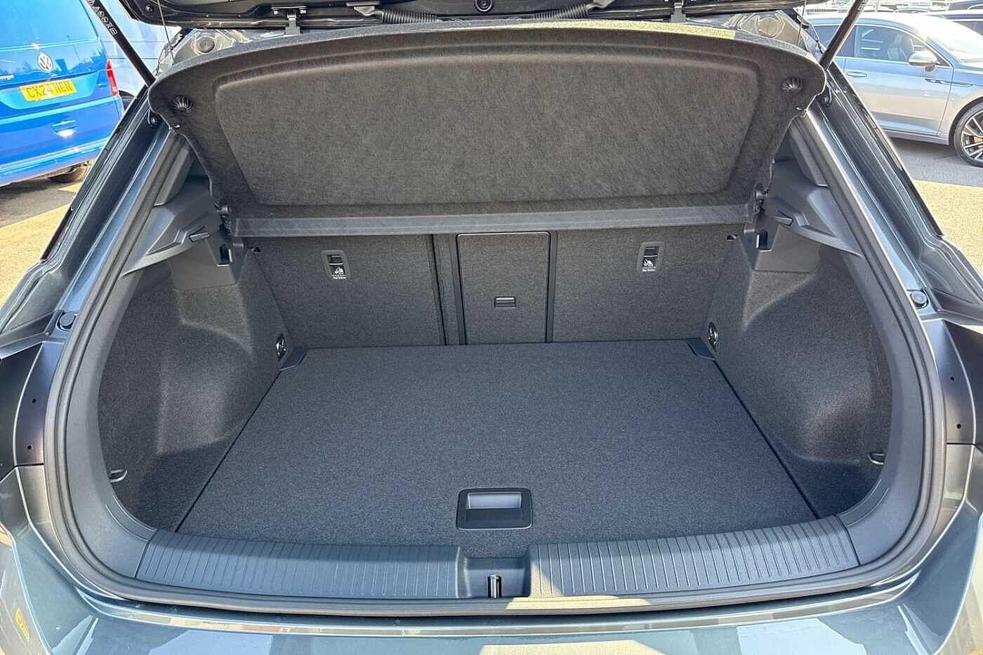 Used Volkswagen T-Roc 2025 for sale - 76654232: Photo 9