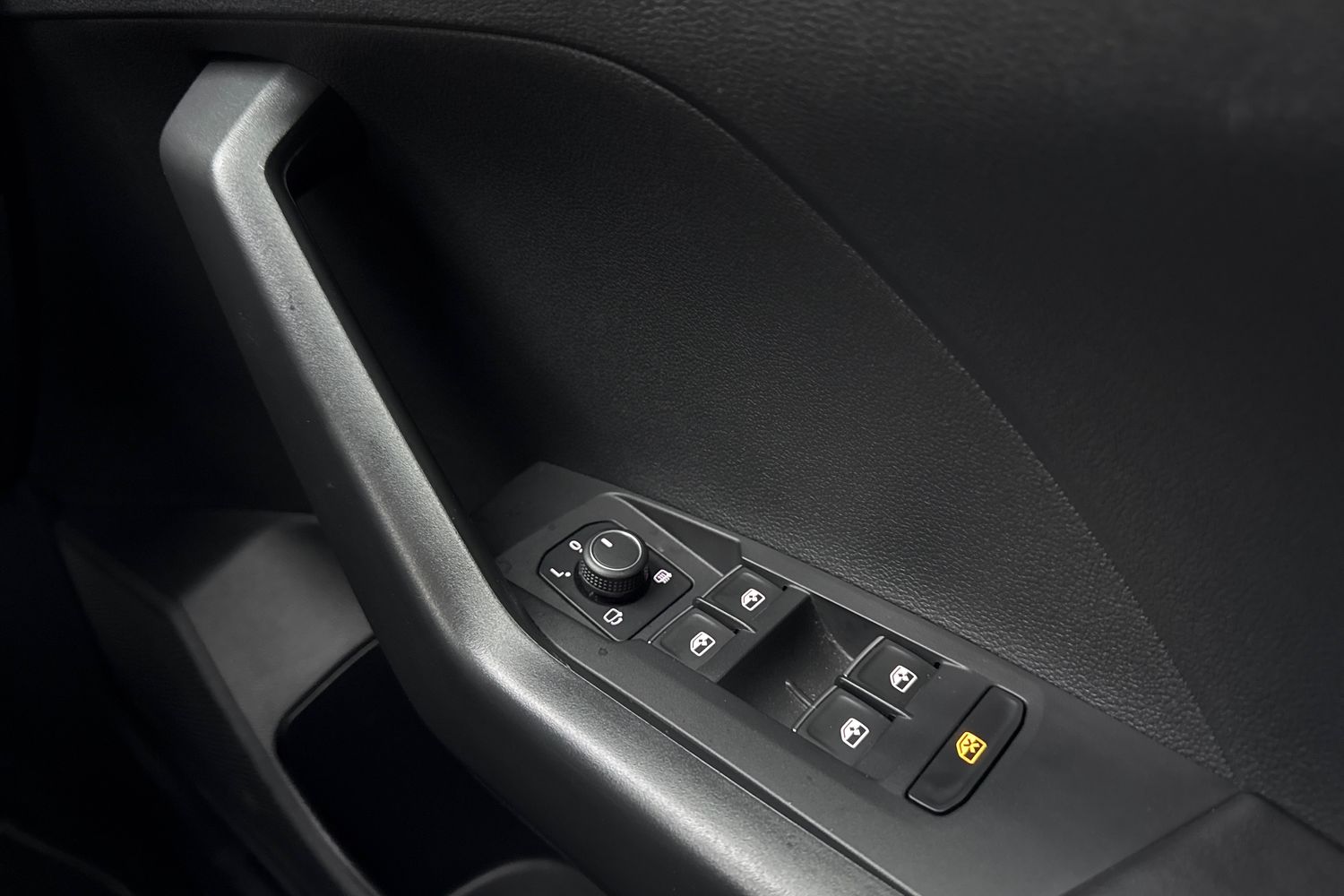 Used Volkswagen T-Cross 2023 for sale - 77458815: Photo 18