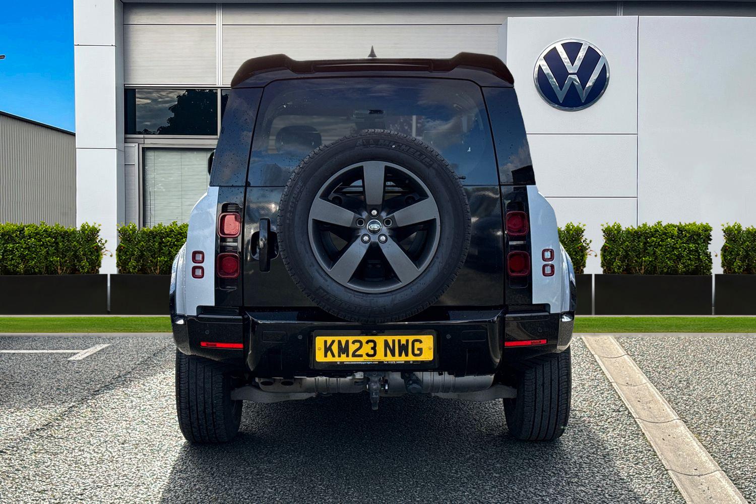 Used Land Rover Defender 90 2023 for sale - 76364499: Photo 4