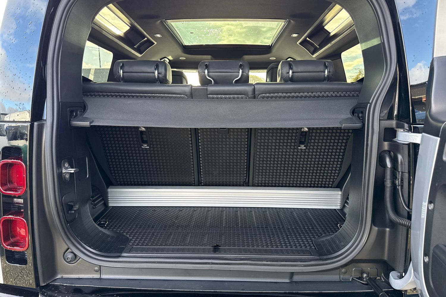 Used Land Rover Defender 90 2023 for sale - 76364499: Photo 7