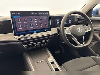 Used Volkswagen Passat 2025 for sale - 76469300: Photo