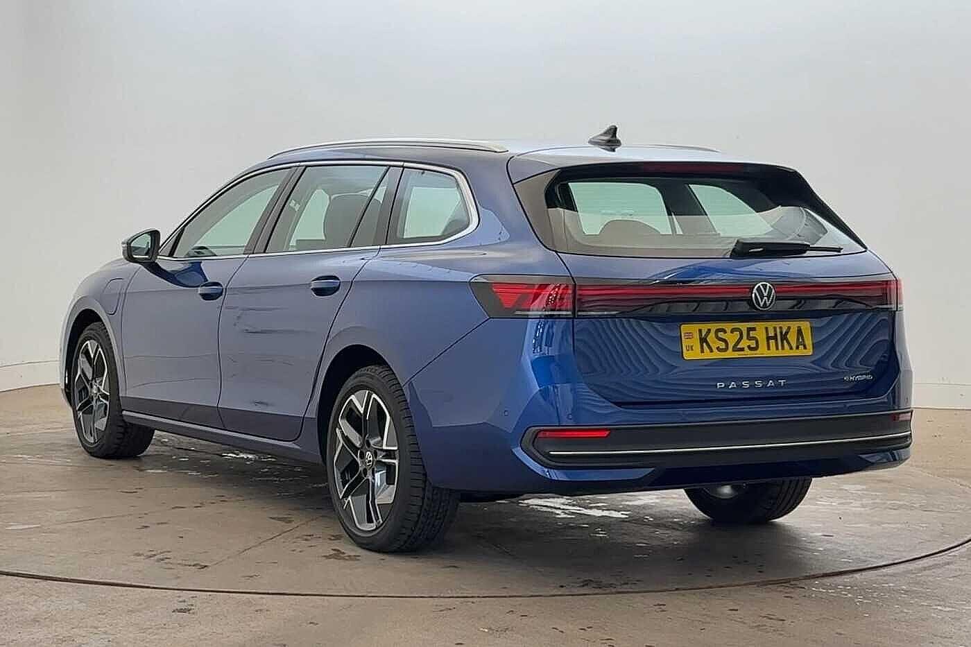 Used Volkswagen Passat 2025 for sale - 76469300: Photo 3