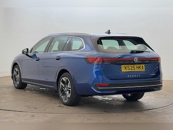 Used Volkswagen Passat 2025 for sale - 76469300: Photo