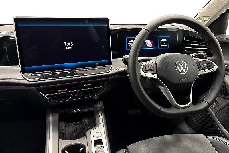 Used Volkswagen Passat 2025 for sale - 76481111: Photo 2