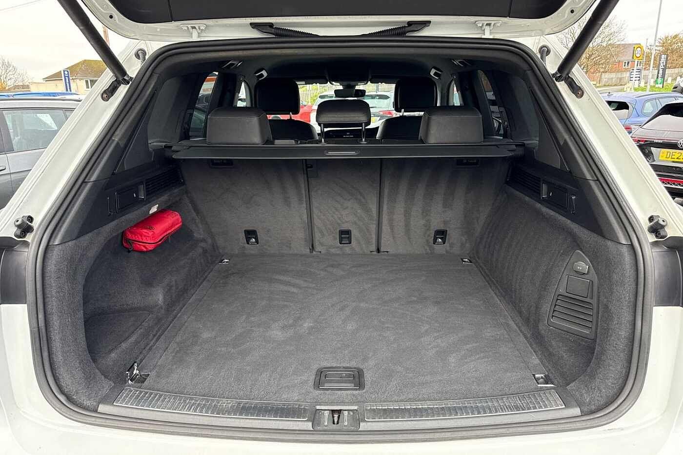 Used Volkswagen Touareg 2018 for sale - 76863292: Photo 10