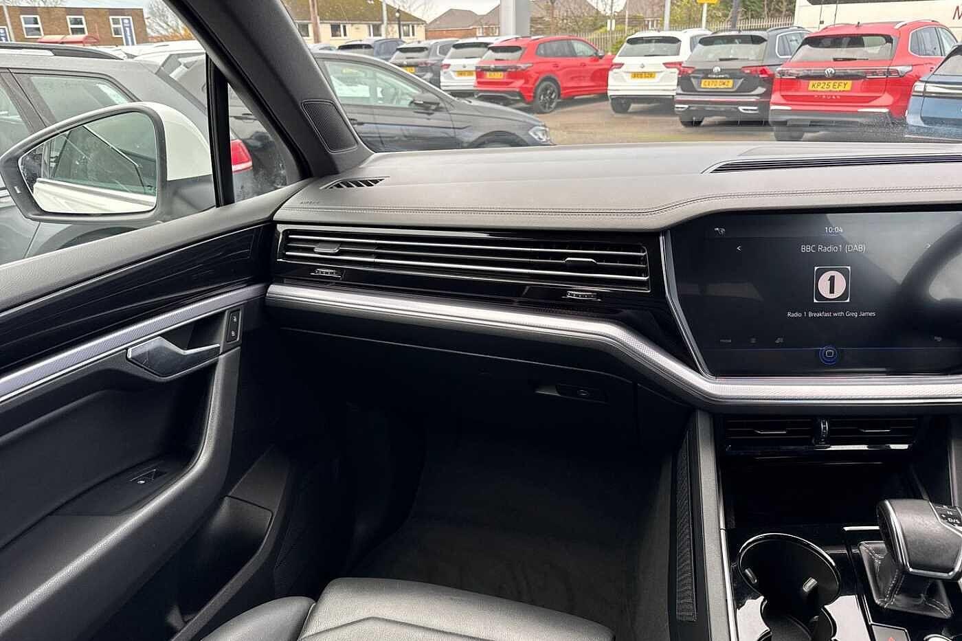 Used Volkswagen Touareg 2018 for sale - 76863292: Photo 15