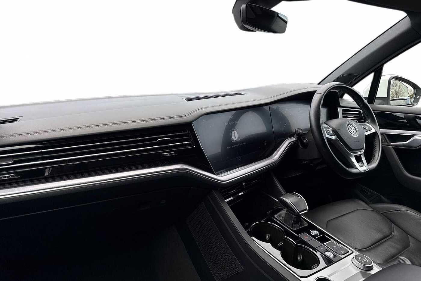 Used Volkswagen Touareg 2018 for sale - 76863292: Photo 2