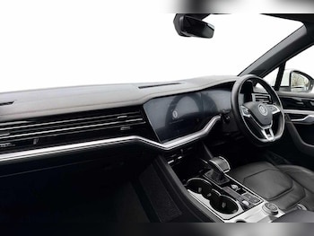 Used Volkswagen Touareg 2018 for sale - 76863292: Photo