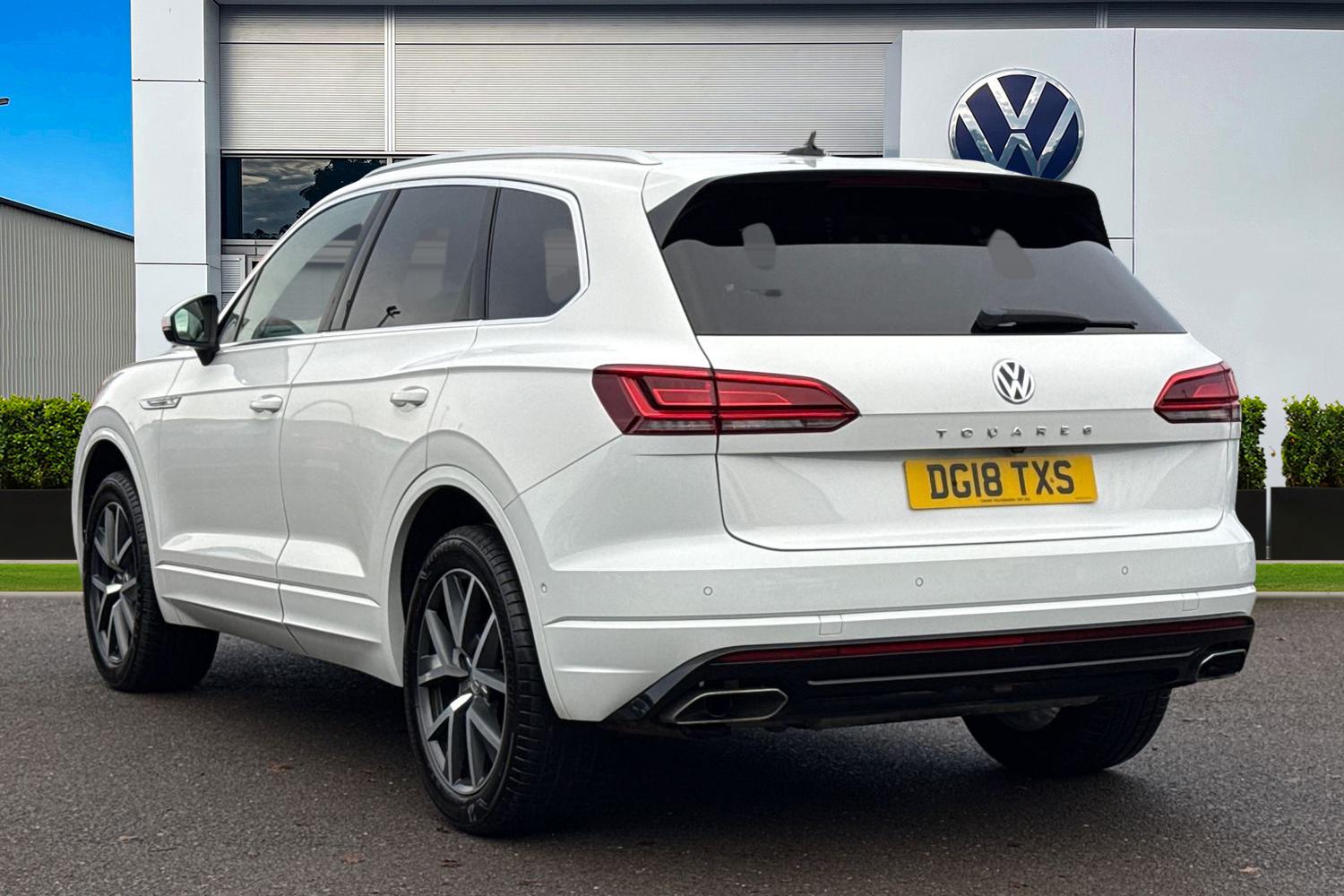 Used Volkswagen Touareg 2018 for sale - 76685776: Photo 2