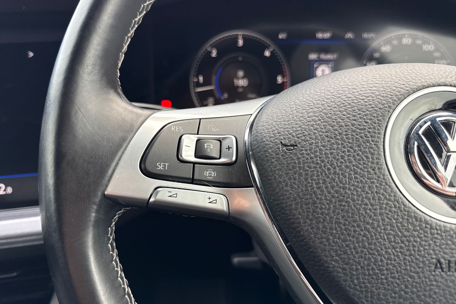 Used Volkswagen Touareg 2018 for sale - 76685776: Photo 48