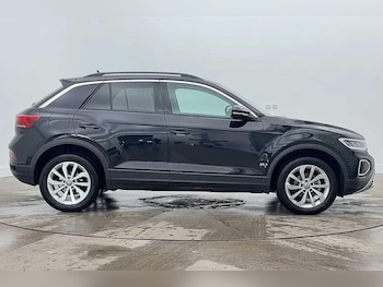 Used Volkswagen T-Roc 2025 for sale - 77680169: Photo