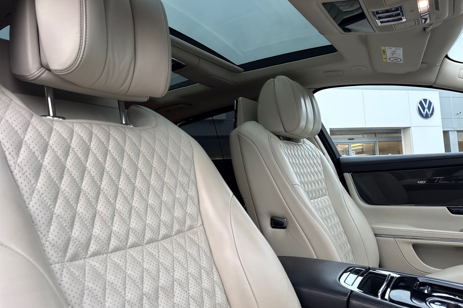 Used Jaguar XJ 2017 for sale - 77076813: Photo 24