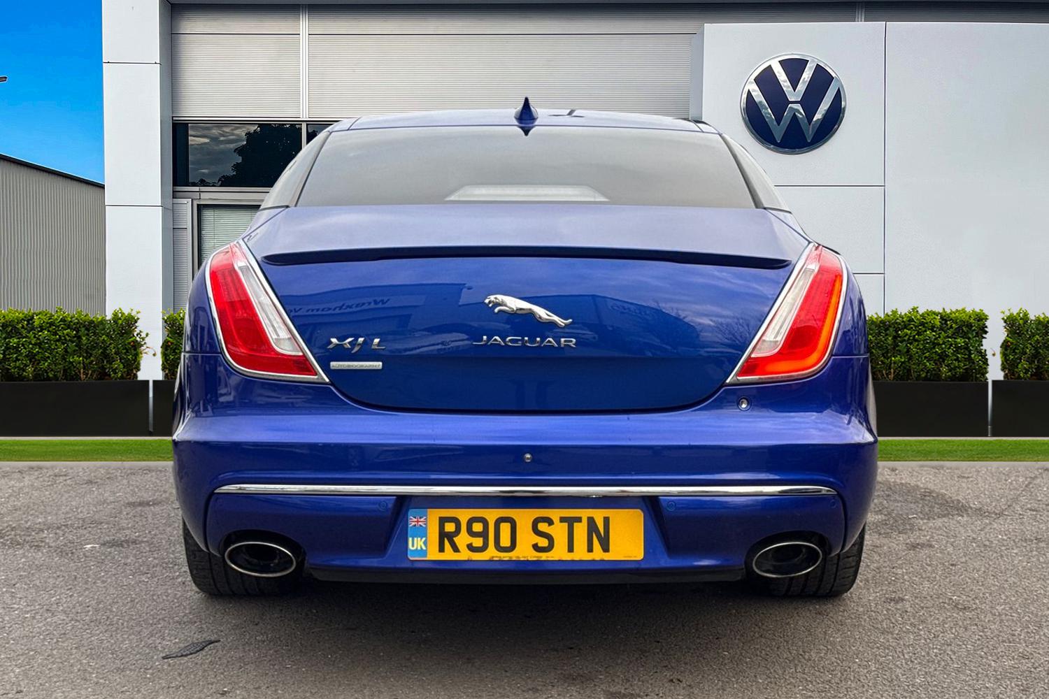 Used Jaguar XJ 2017 for sale - 77076813: Photo 4