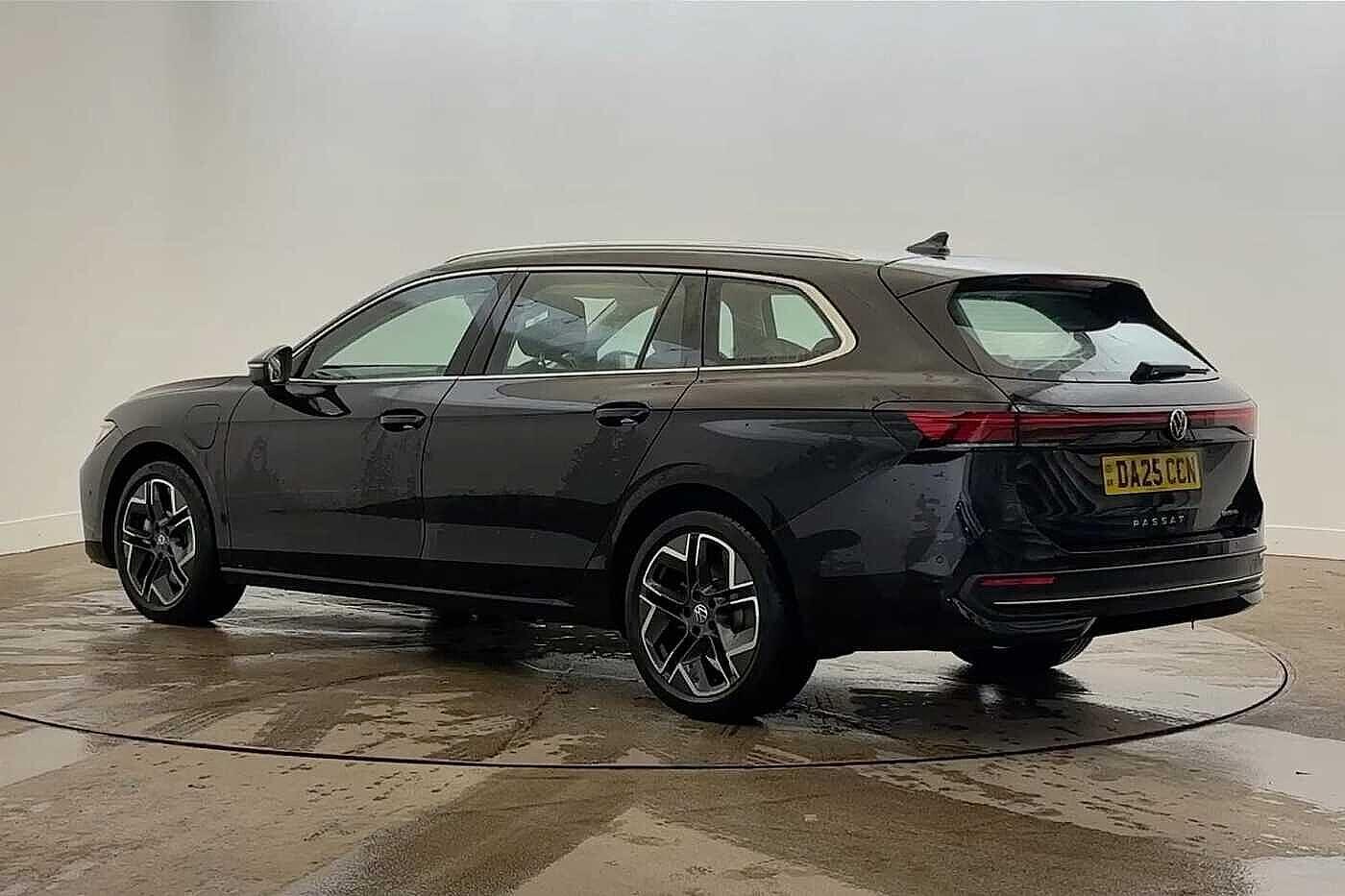 Used Volkswagen Passat 2025 for sale - 76629845: Photo 3