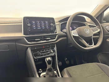 Used Volkswagen T-Roc 2024 for sale - 75556933: Photo