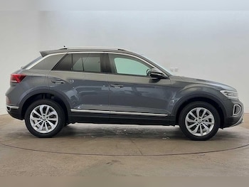 Used Volkswagen T-Roc 2024 for sale - 75556933: Photo