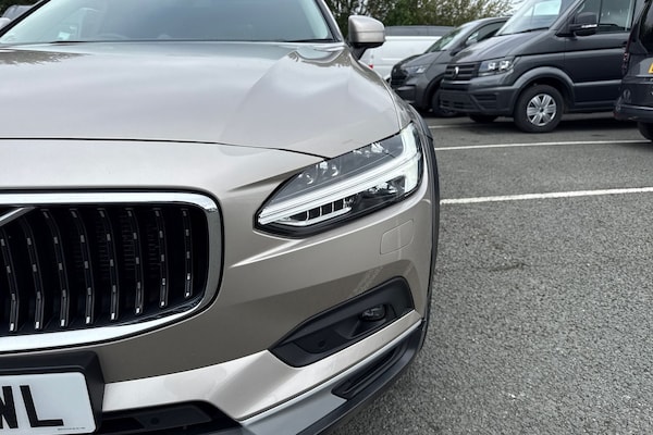 Used Volvo V90 Cross Country 2023 for sale - 76224604: Photo 32