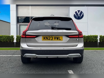 Used Volvo V90 Cross Country 2023 for sale - 76224604: Photo