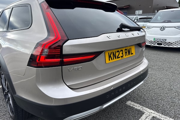 Used Volvo V90 Cross Country 2023 for sale - 76224604: Photo 8