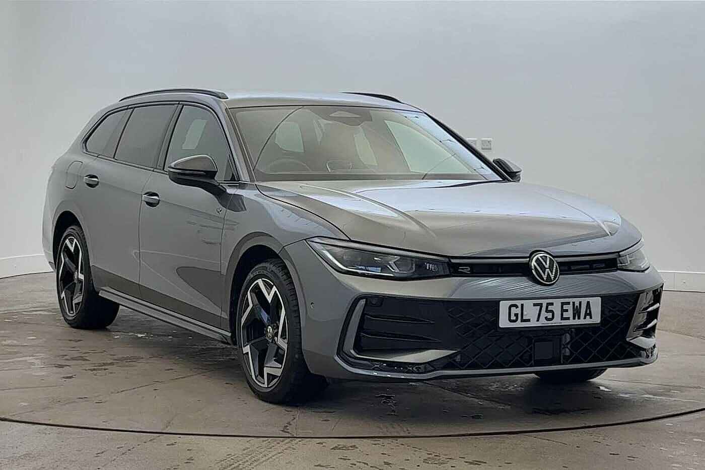 Used Volkswagen Passat 2025 for sale - 77152672: Photo 1