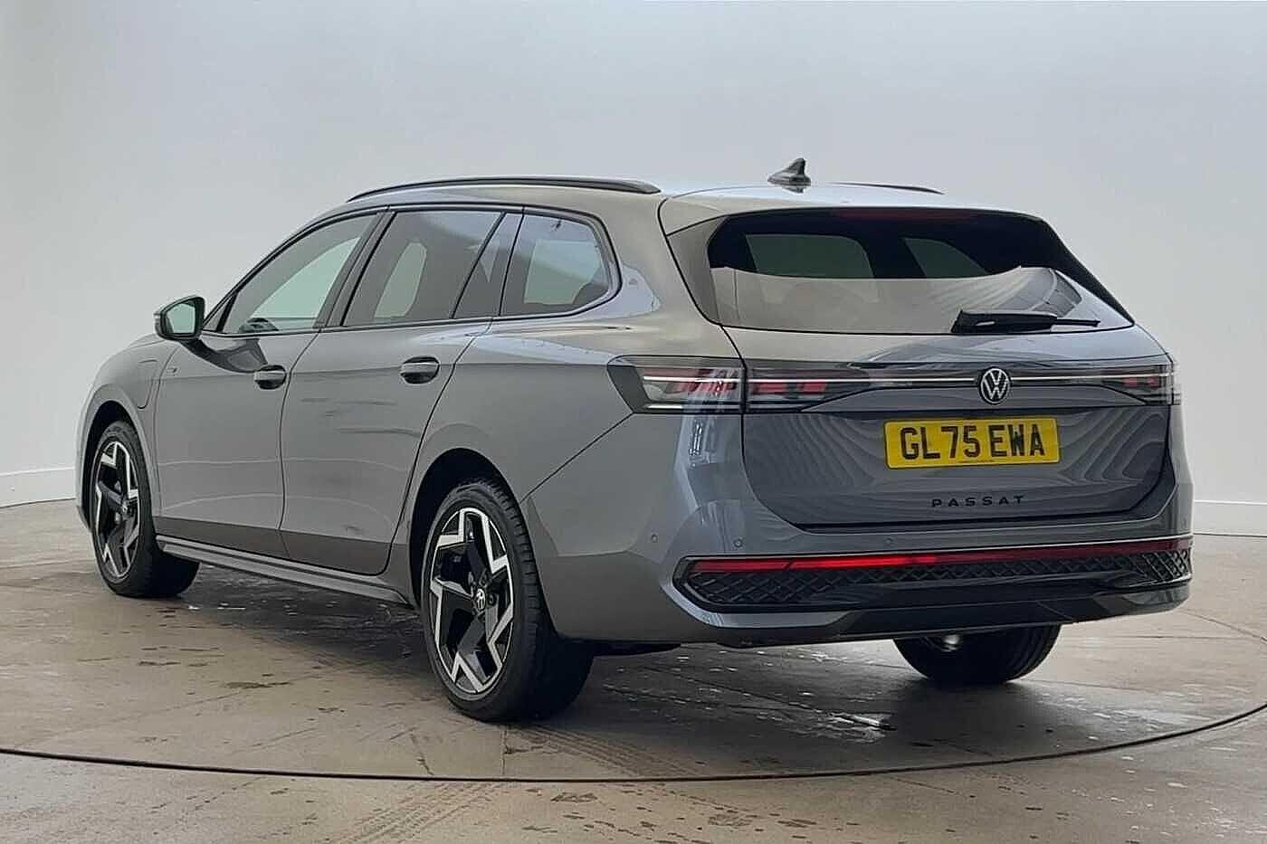 Used Volkswagen Passat 2025 for sale - 77152672: Photo 3