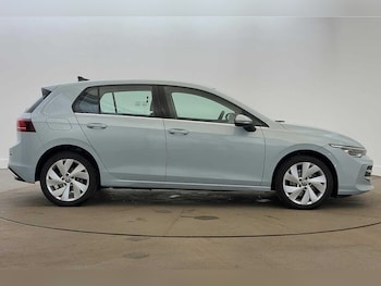 Used Volkswagen Golf 2025 for sale - 76934314: Photo